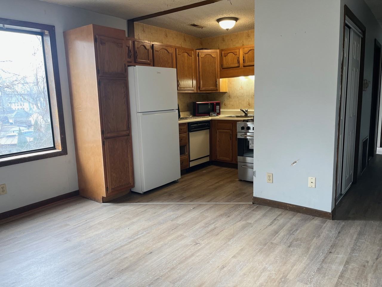 619 S Walnut St - Photo 3 of 4