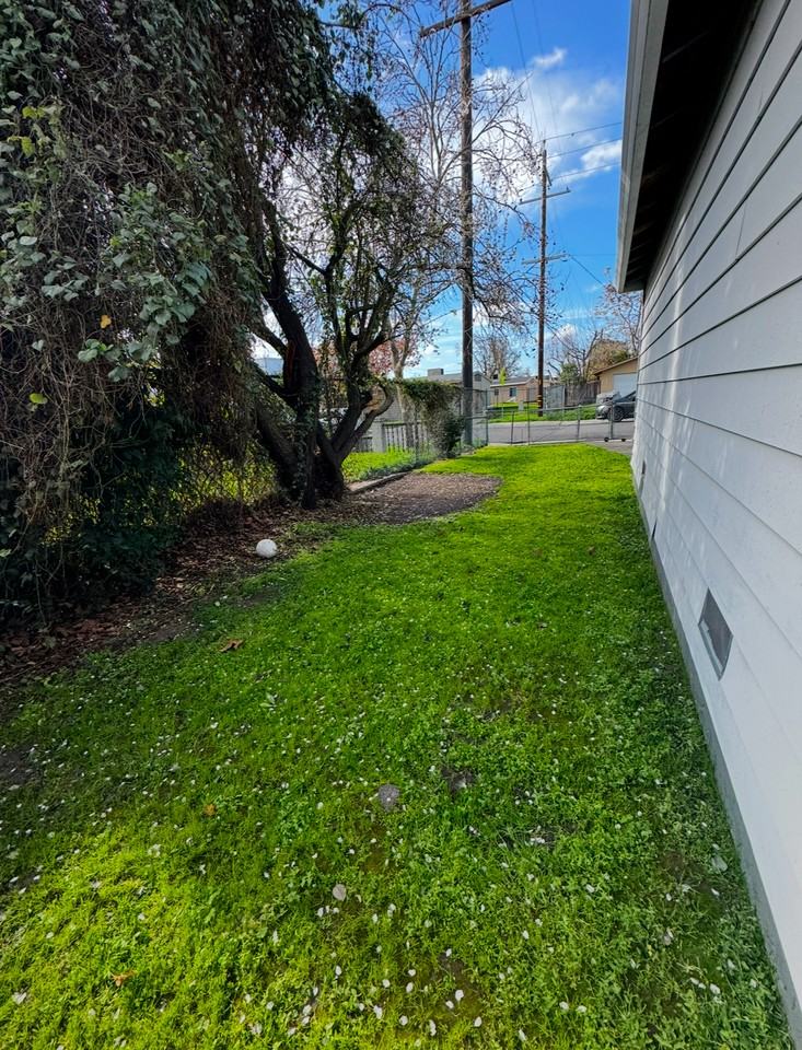 1602 Julian St - Photo 3 of 21