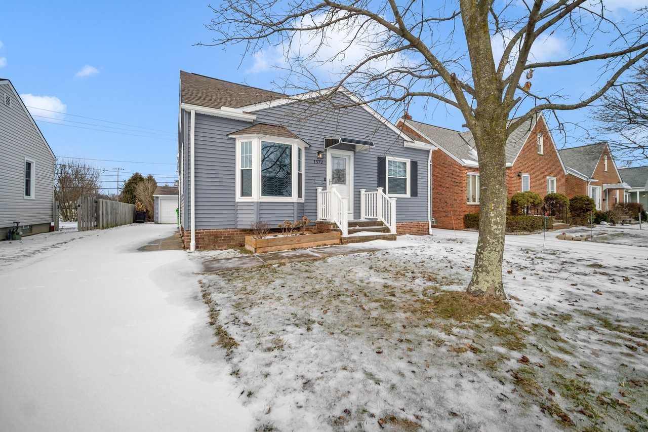 1572 Woodhurst Ave - Photo 2 of 48