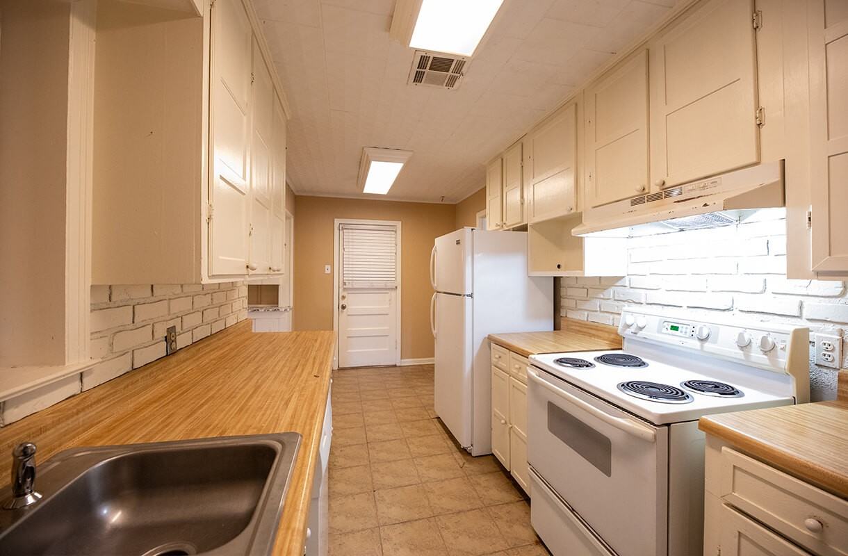 1610 16th St - Photo 4 of 10