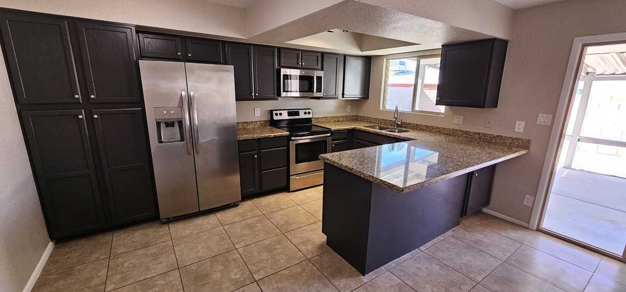 17446 N 55th Ave - Photo 3 of 21