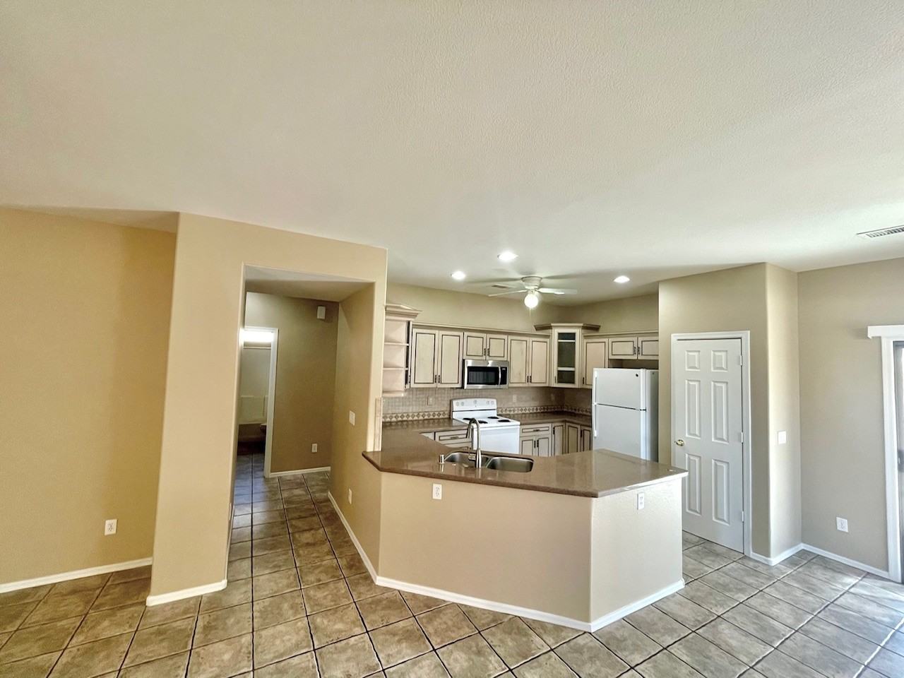 99 3rd Ave W - Photo 5 of 26