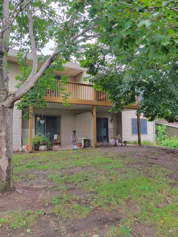 832 Laurel Ave - Photo 2 of 6