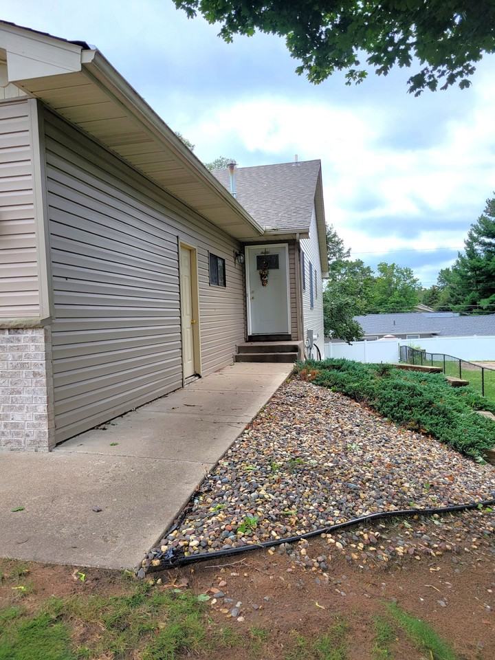 832 Laurel Ave - Photo 3 of 6