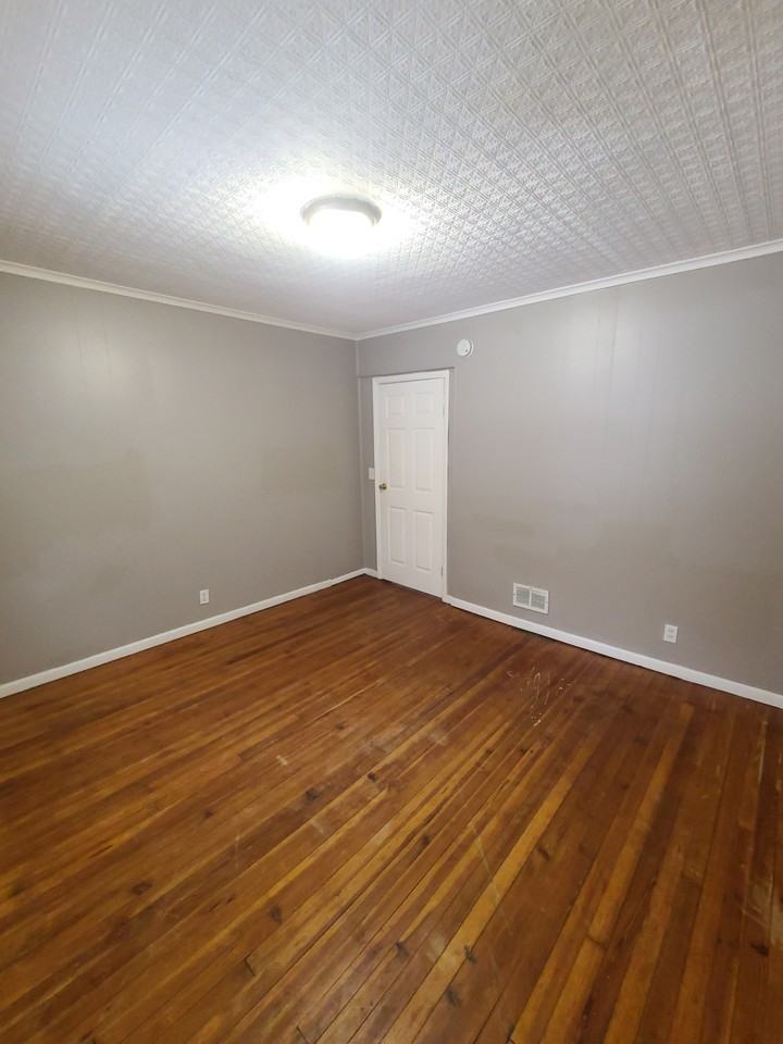 60 Lincoln Ave - Photo 2 of 11