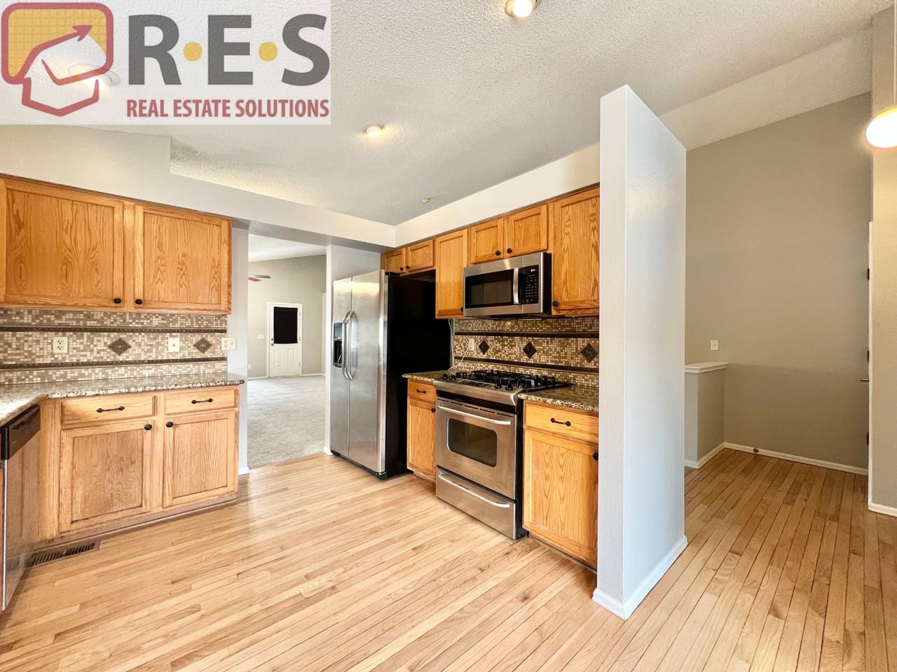 12529 Elm Ln - Photo 2 of 21