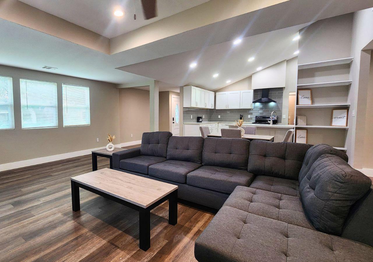 3427 Wentworth St - Photo 2 of 20