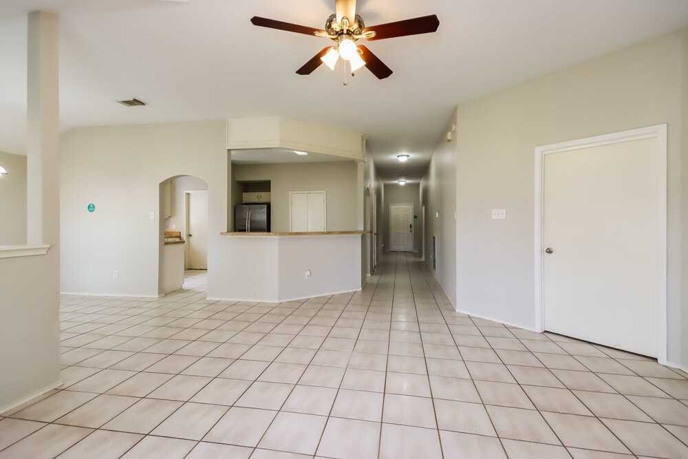 19934 18th Fairway Dr - Photo 4 of 16