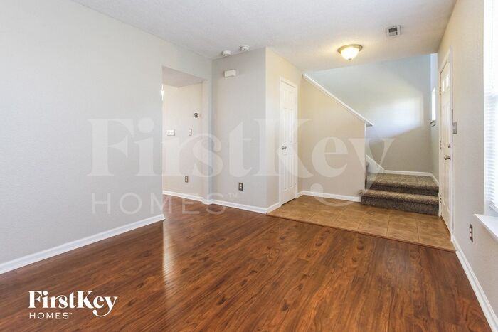 951 Foxtail Dr - Photo 2 of 15