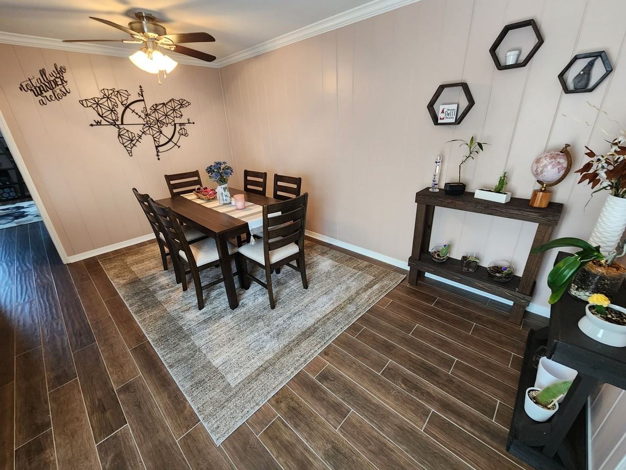 10141 Saratoga Dr - Photo 2 of 7