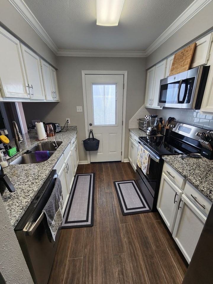 10141 Saratoga Dr - Photo 3 of 7