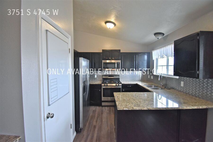 3751 S 4745 W - Photo 6 of 32
