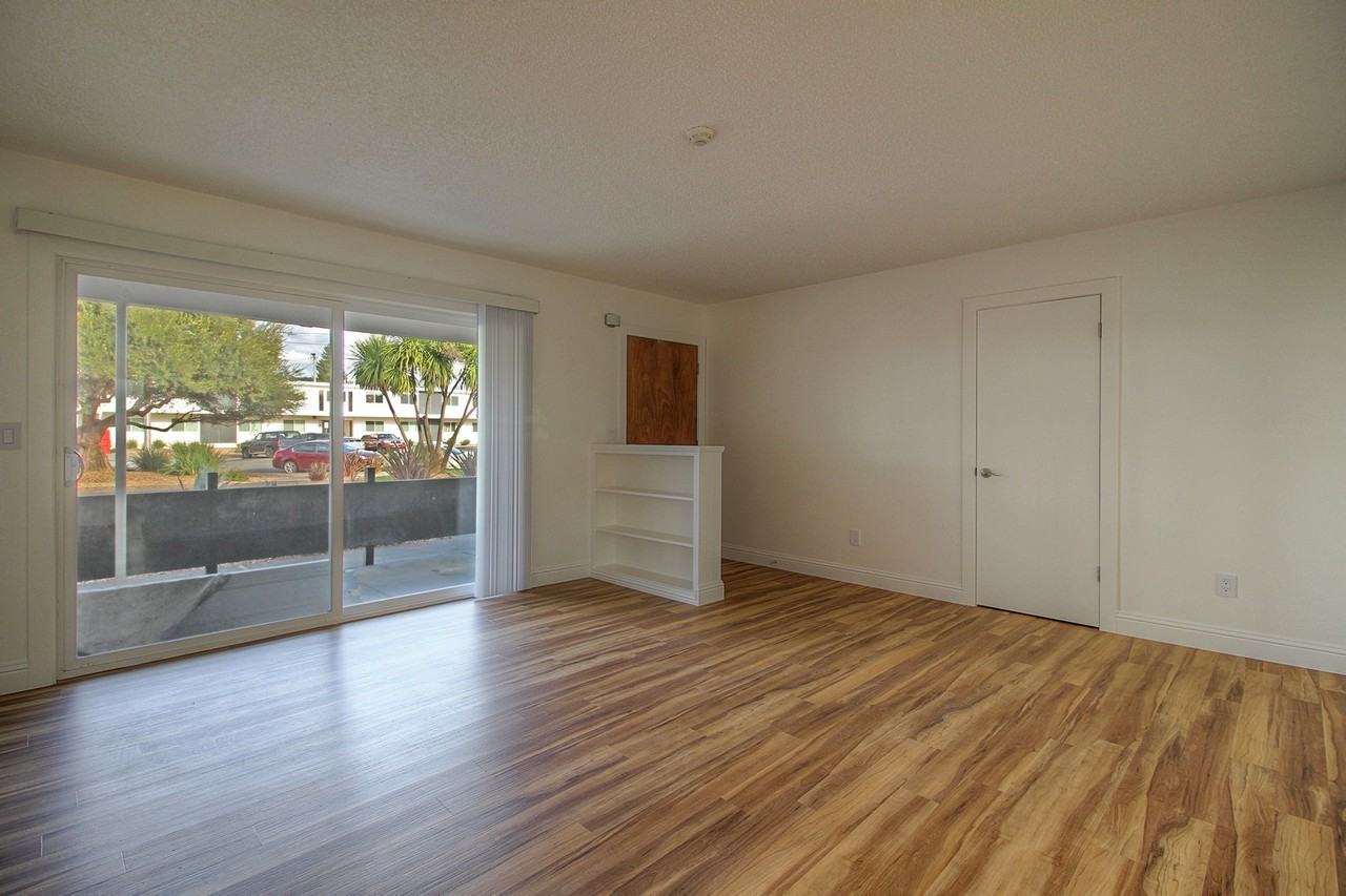 1530 Boston Ct #17 - Photo 4 of 16