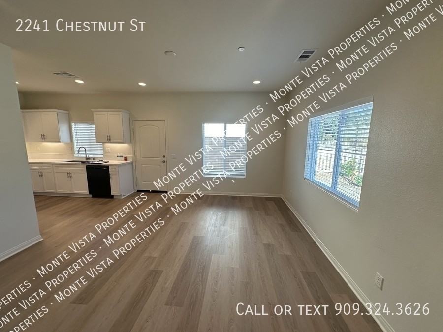 2241 Chestnut St - Photo 2 of 11