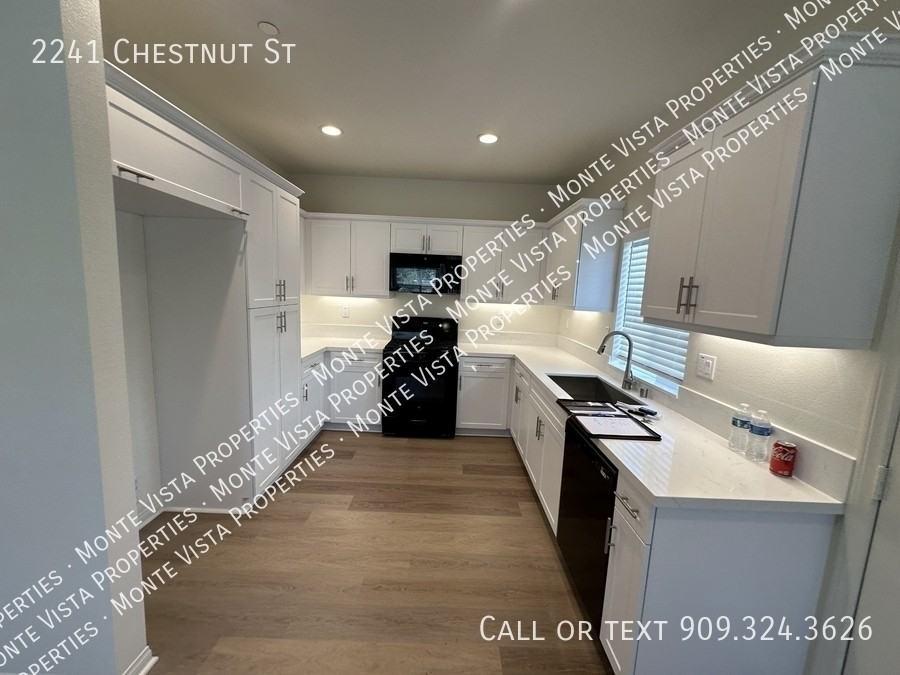 2241 Chestnut St - Photo 3 of 11