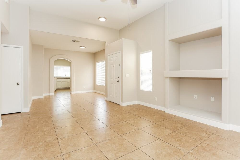 8044 Exploration Ave - Photo 4 of 16