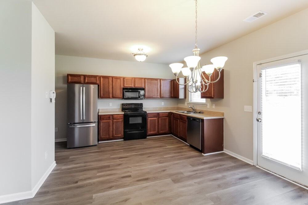 110 Biscayne Ter - Photo 5 of 17