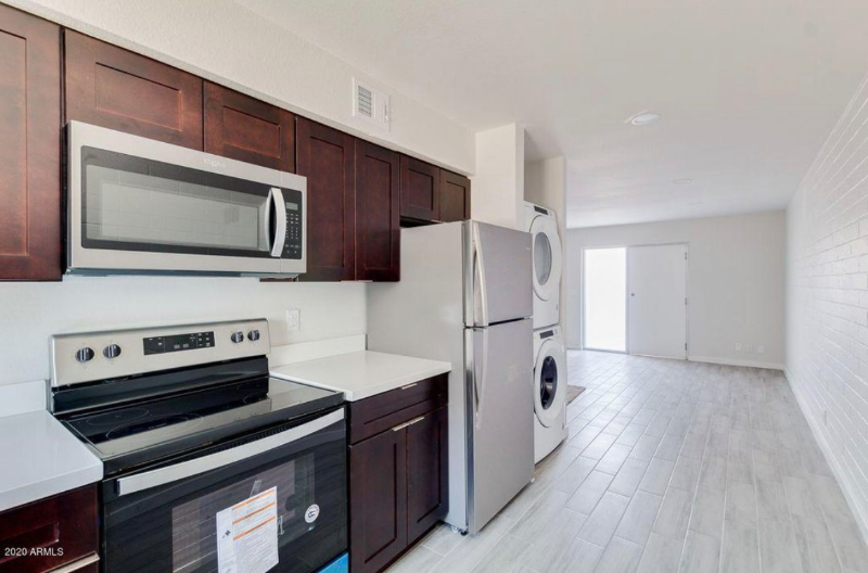 813 E Marlette Ave #13 - Photo 3 of 12