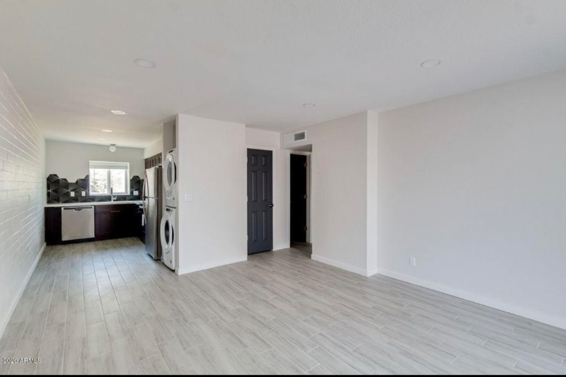 813 E Marlette Ave #13 - Photo 4 of 12