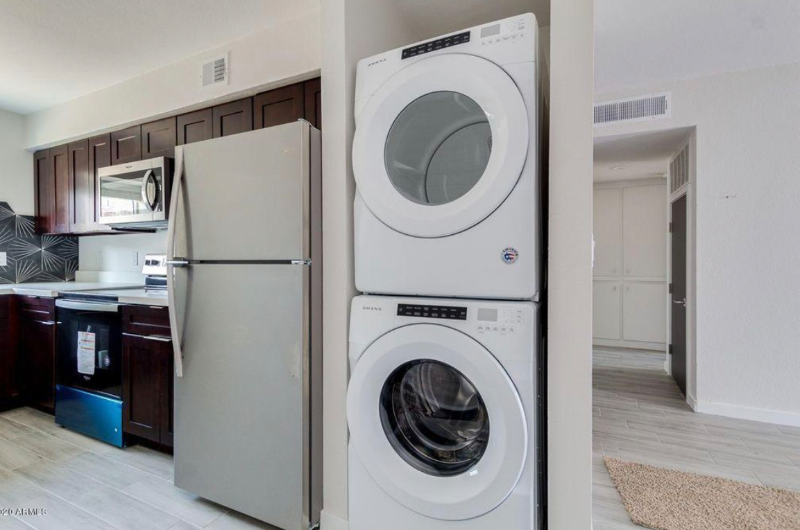 813 E Marlette Ave #13 - Photo 5 of 12