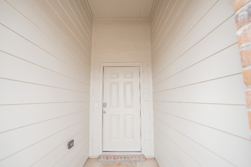 2912 Firefly Dr - Photo 2 of 20