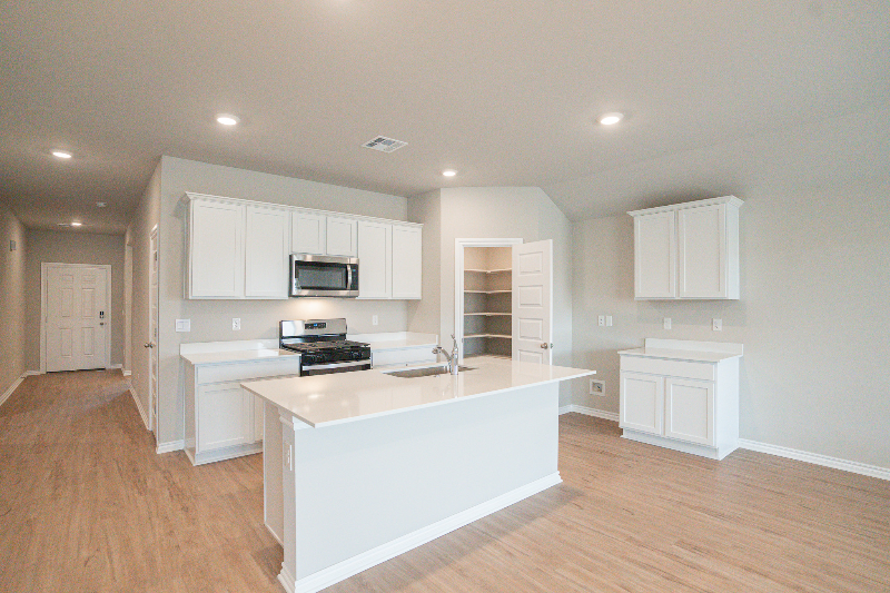 2912 Firefly Dr - Photo 4 of 20