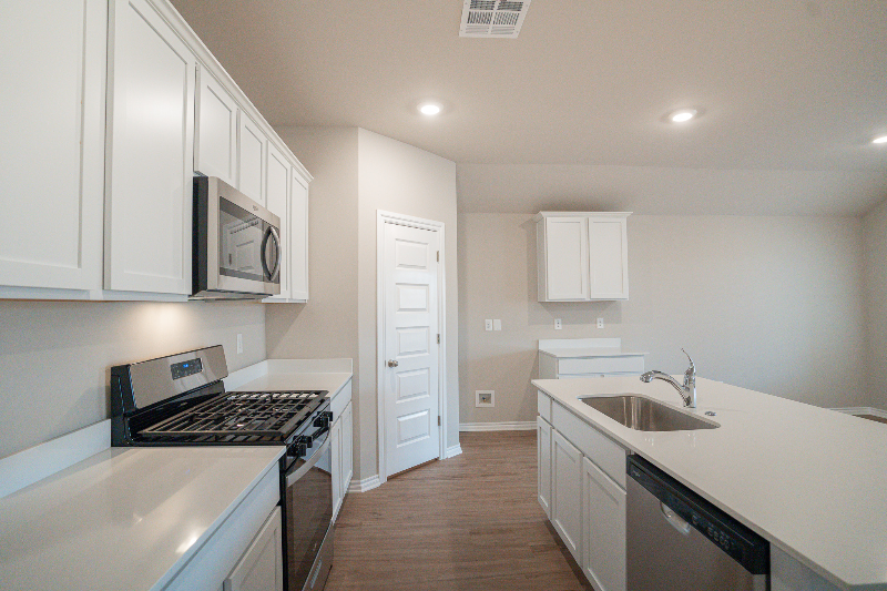 2912 Firefly Dr - Photo 6 of 20