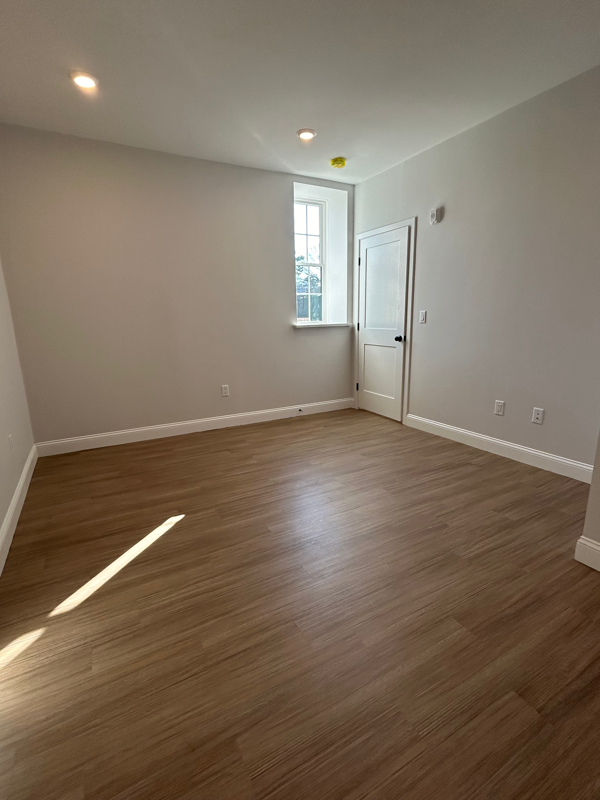 1193 Commercial St #4A - Photo 6 of 7