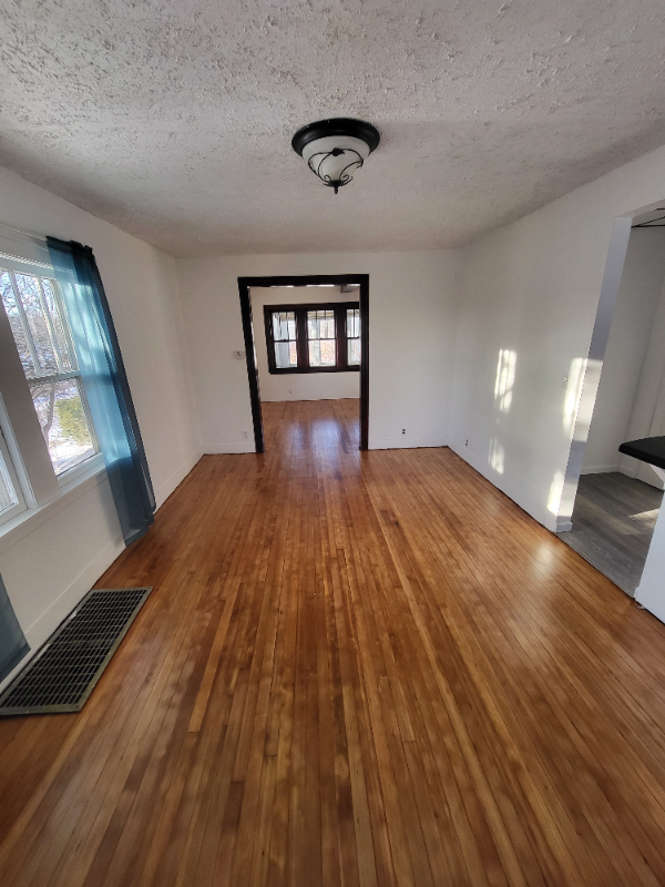 122 Bevier St - Photo 3 of 20