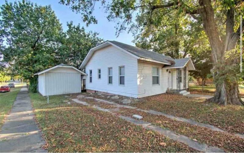 119 E Blackjack Ave - Photo 2 of 10