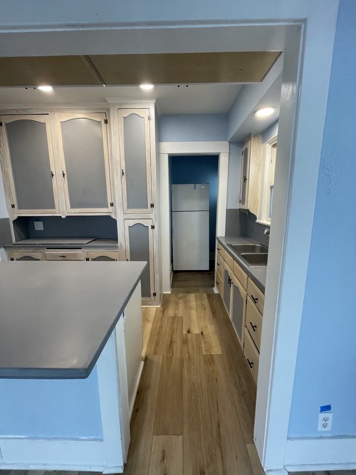 1712 E 8th St #1712 - Photo 2 of 20