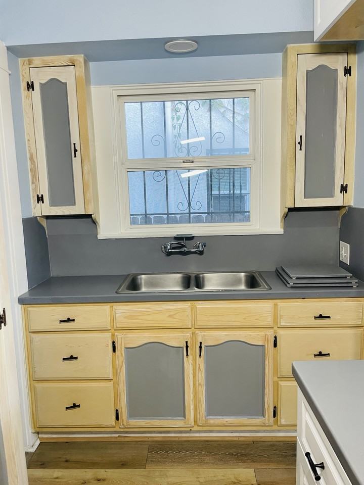 1712 E 8th St #1712 - Photo 4 of 20