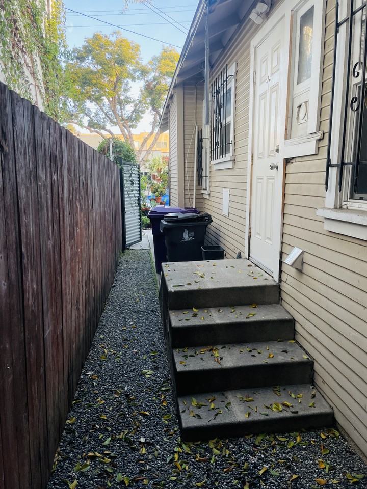 1712 E 8th St #1712 - Photo 5 of 20