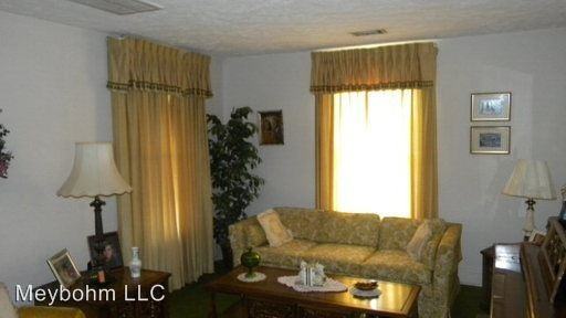 1870 Kissingbower Rd - Photo 3 of 12