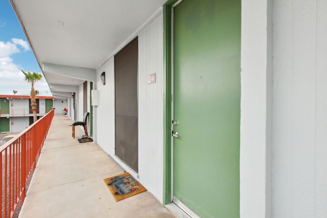 Venture on 52nd - Photo 2 of 50