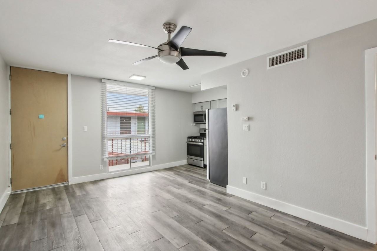 Venture on 52nd - Photo 3 of 50