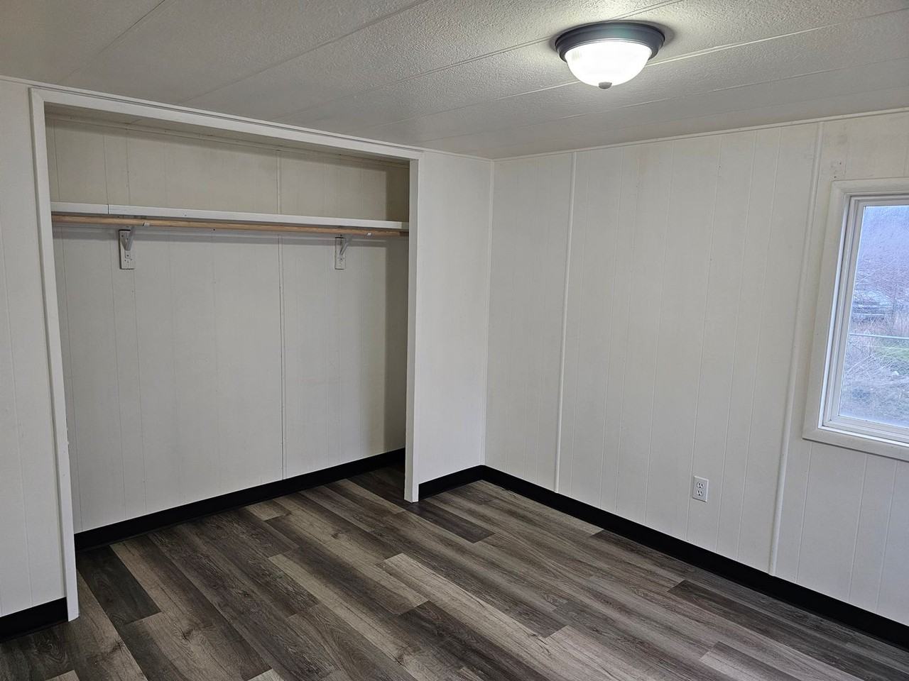 1227 N College St - Photo 5 of 16