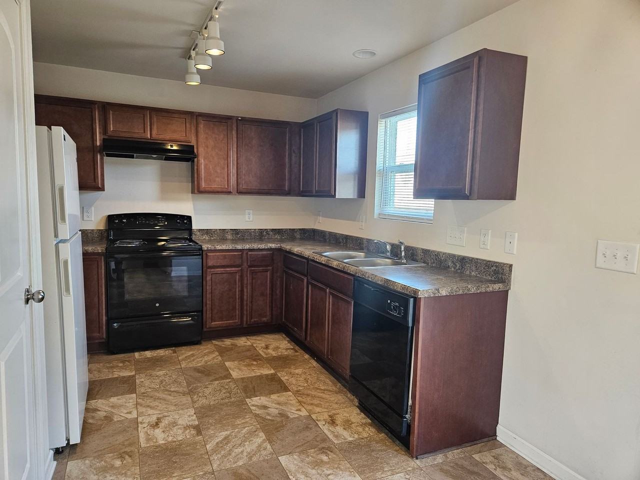 72 Aleah Ct - Photo 4 of 14