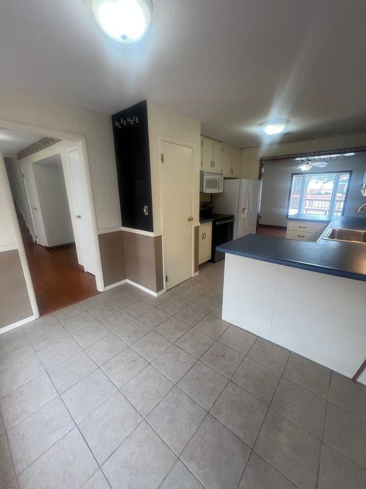 100 Andover Dr - Photo 7 of 30