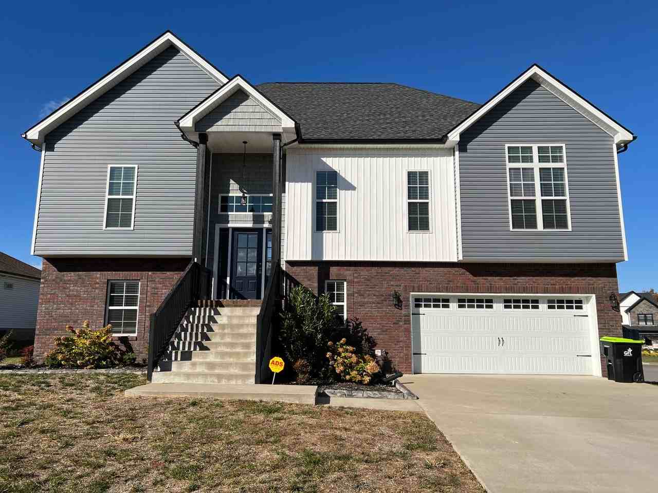 607 Bassett Ln - Photo 2 of 19