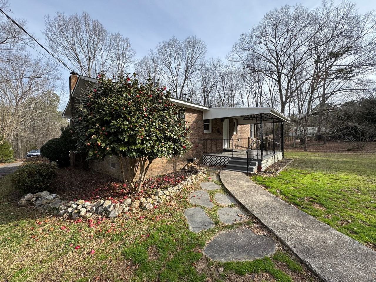 2502 Pleasant Valley Road Southeast - Photo 6 of 31