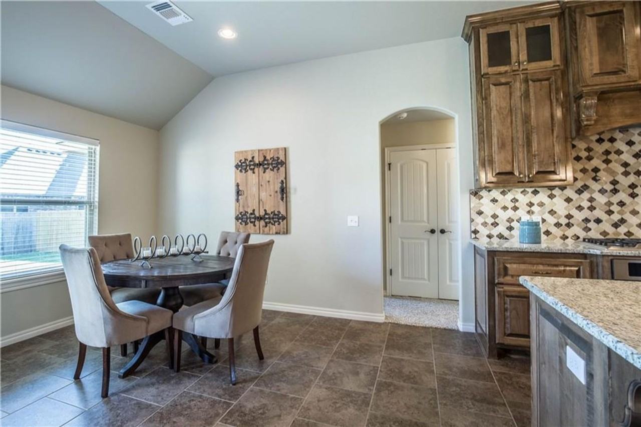 8701 Sw 66th Pl - Photo 6 of 17