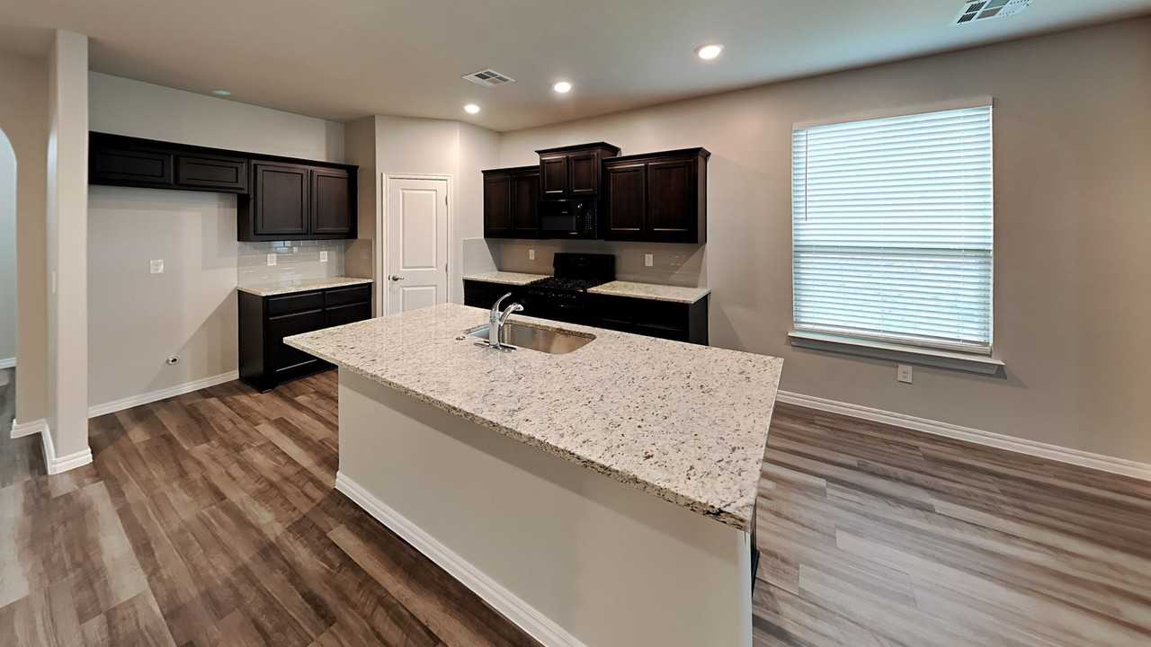12516 Nw 139th Ter - Photo 5 of 17