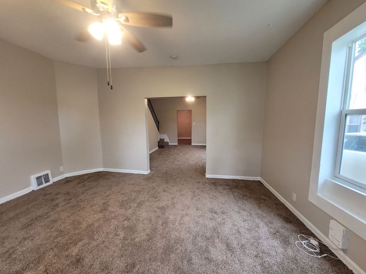 1525 Des Moines St - Photo 3 of 20