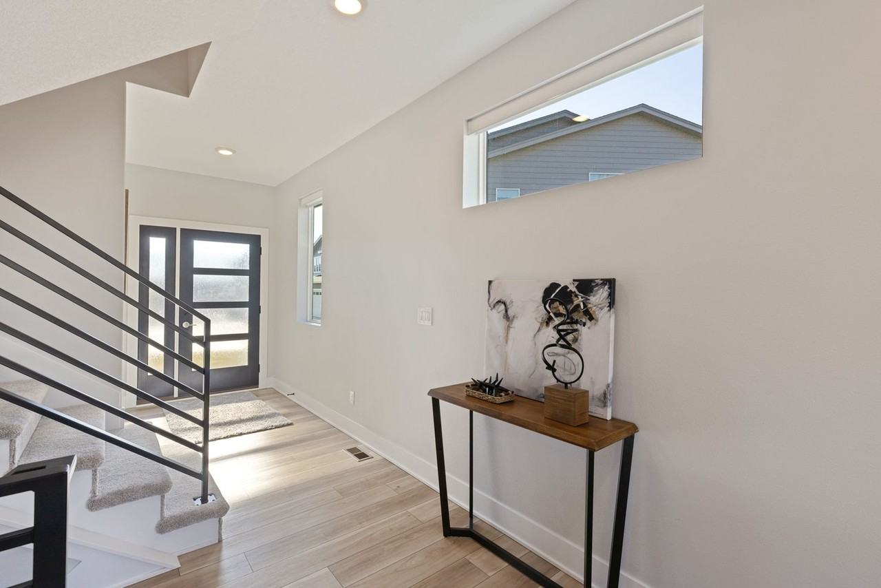 950 Lincoln Way - Photo 2 of 19