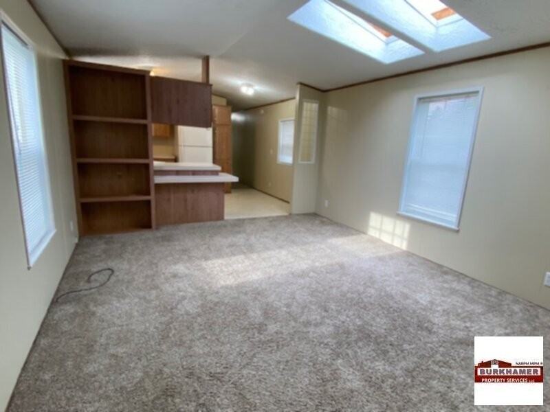571 N Forrest St - Photo 3 of 21