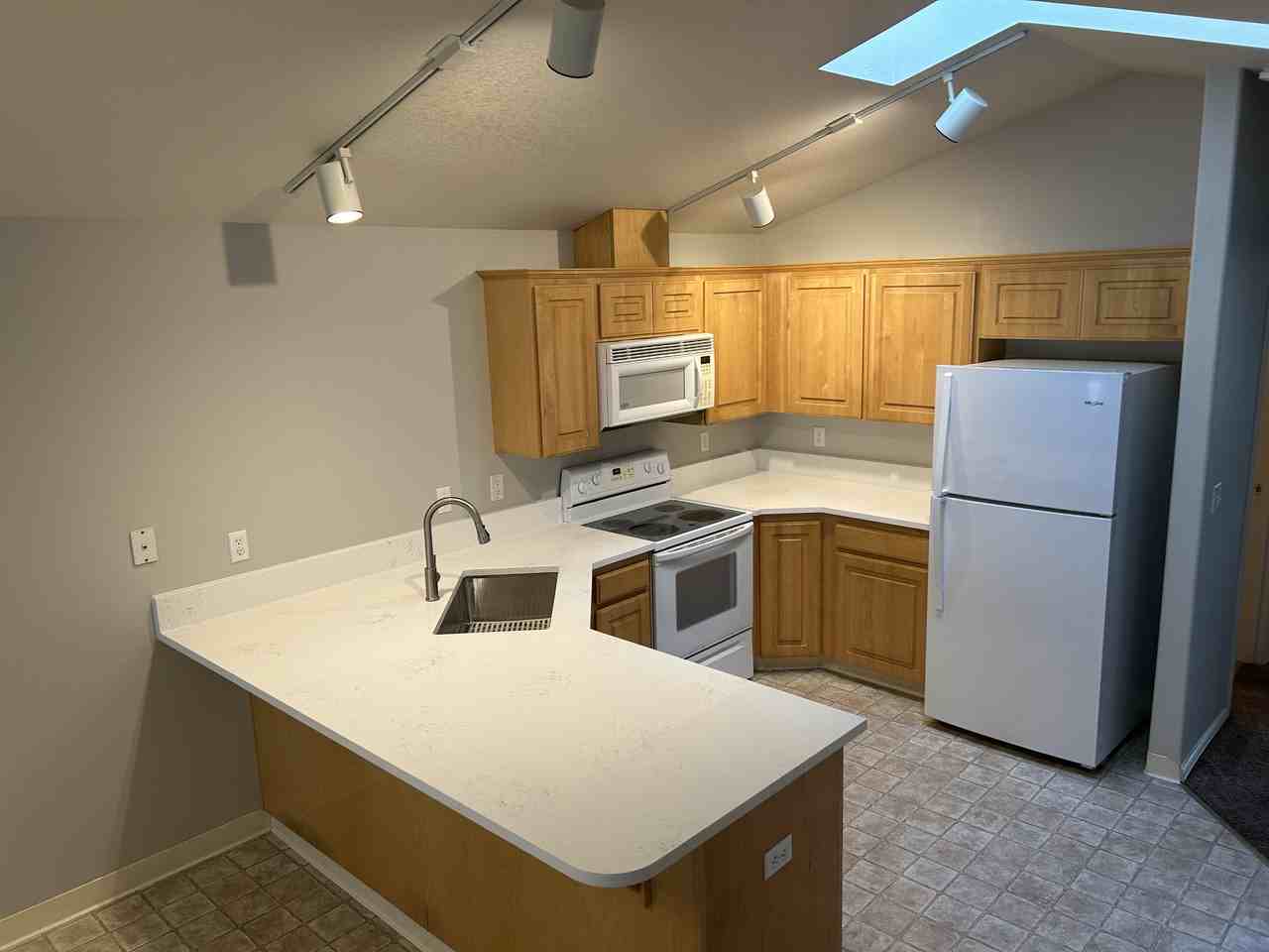 11607 Ne 32nd St #11607 - Photo 3 of 13