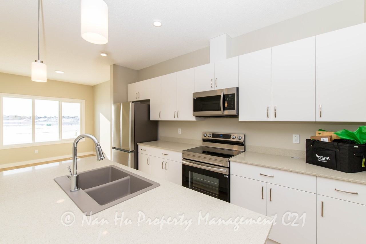 18947 29 Avenue Northwest - Photo 2 of 21