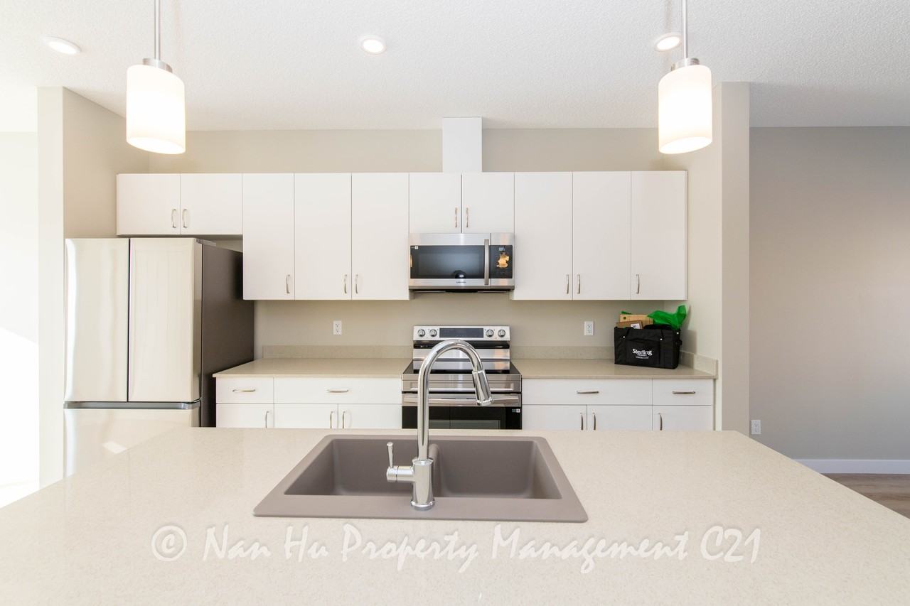 18947 29 Avenue Northwest - Photo 3 of 21