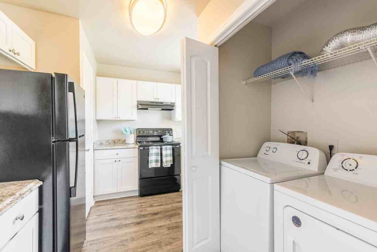 Rolling Hills Apartment Homes - Photo 3 of 31